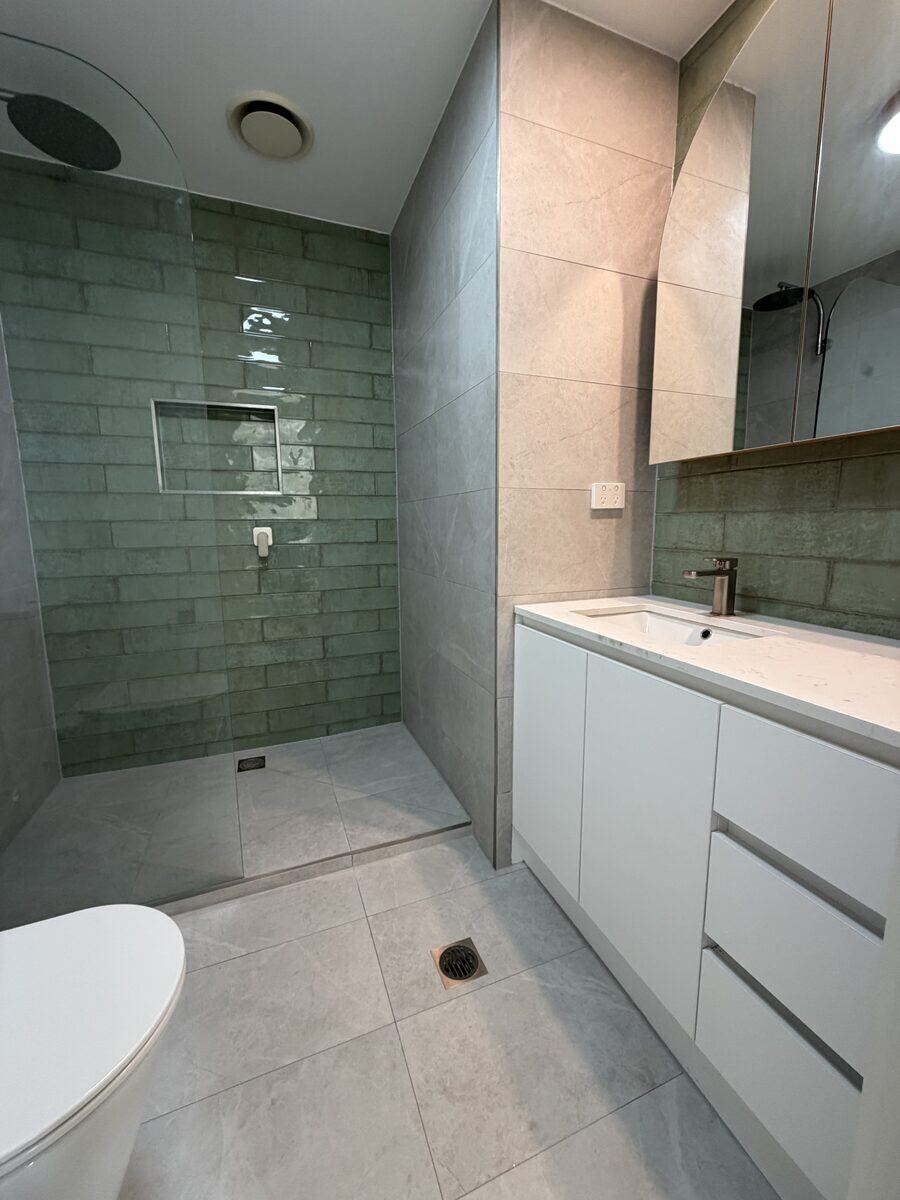 Green feature tile bathroom