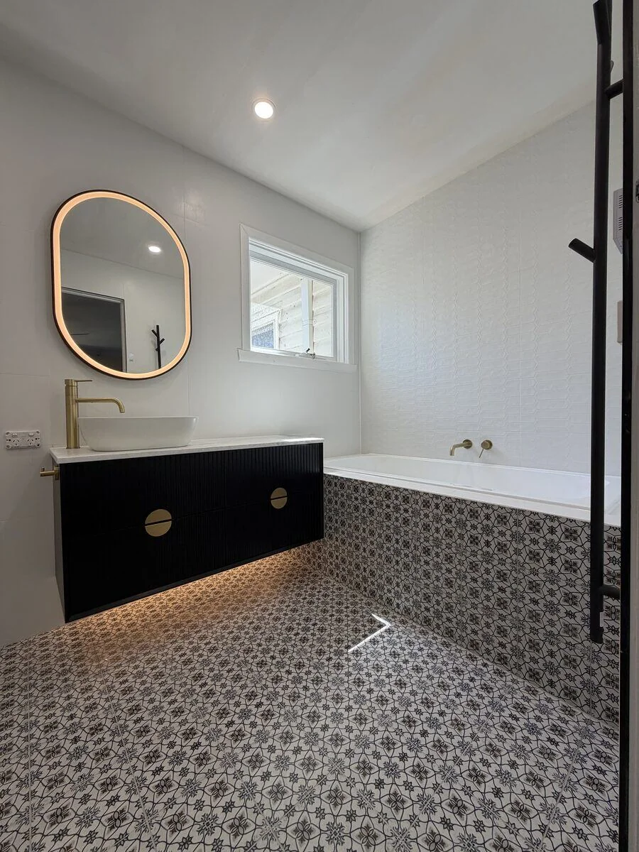 Black & gold luxury bathroom
